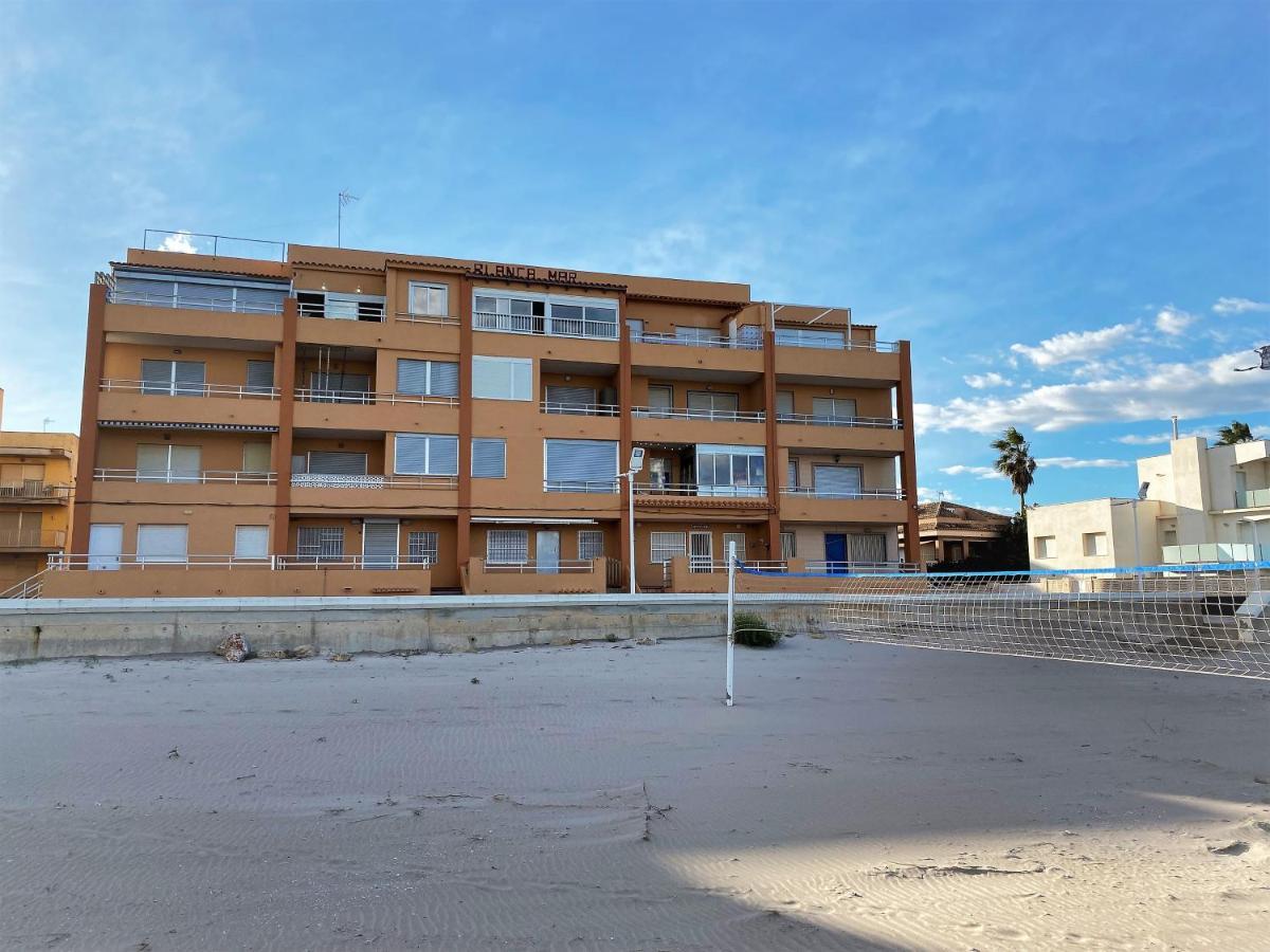 Beachfront Apartment With A Terrace Mareny Barraquetas Exterior foto